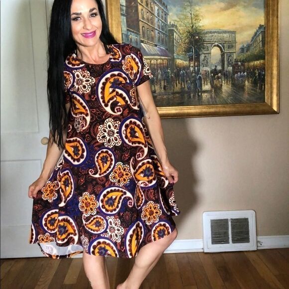 LuLaRoe Dresses & Skirts - NWT Lularoe Carly dress 